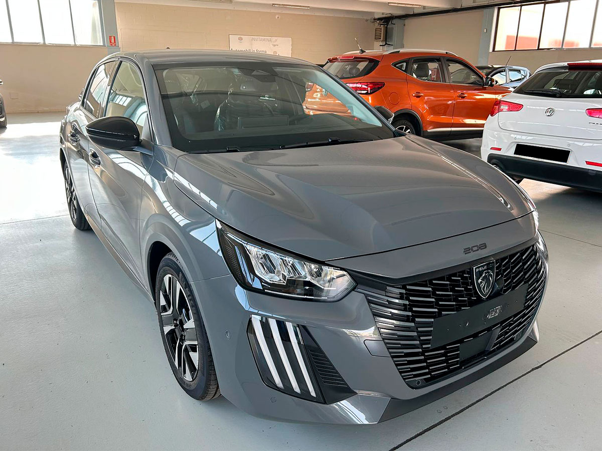 PEUGEOT 208