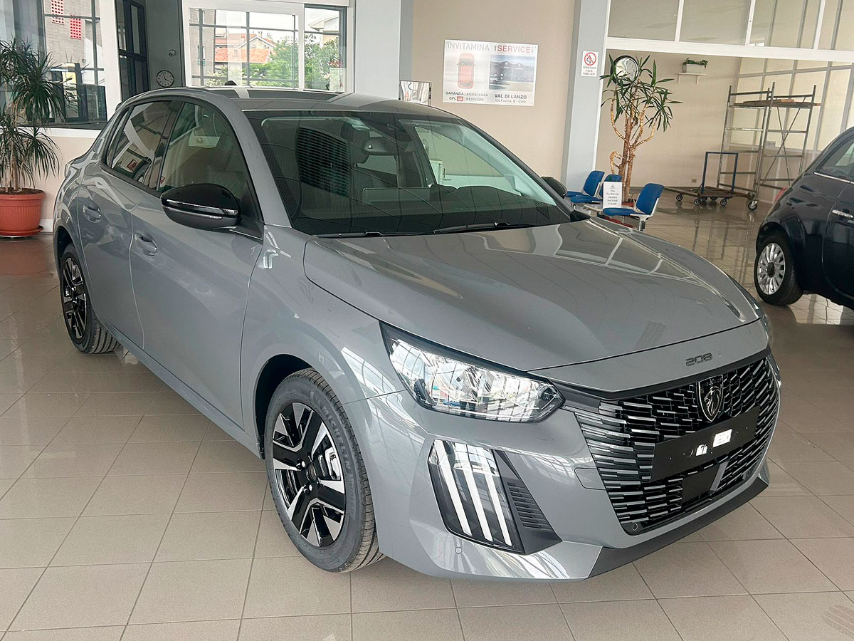 PEUGEOT 208